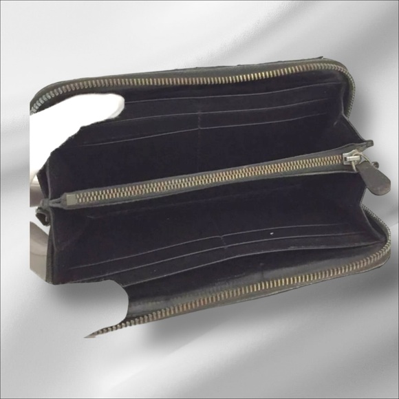 Bottega Veneta Intrecciato Lambskin Zip Around Wallet Black
GUC! - Picture 4 of 8